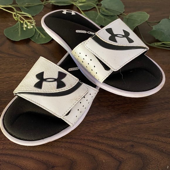 Sandals - Picture 1 of 3